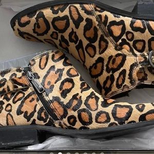 LIKE NEW LEOPARD BOOTS